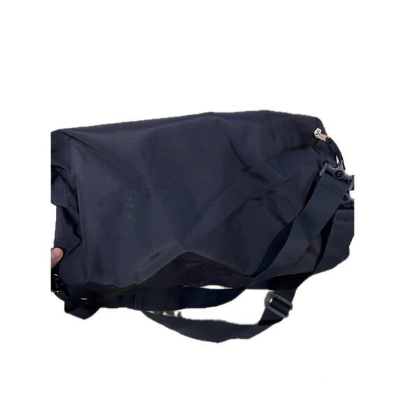 Tommy Hilfiger Sport Gym Duffel Bag 18x10x8 - Picture 4 of 6